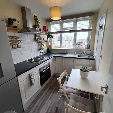 Lovely, Comfortable And Bright 3 Bedroom Top Floor Flat In City Centre Aberdeen Exterior photo